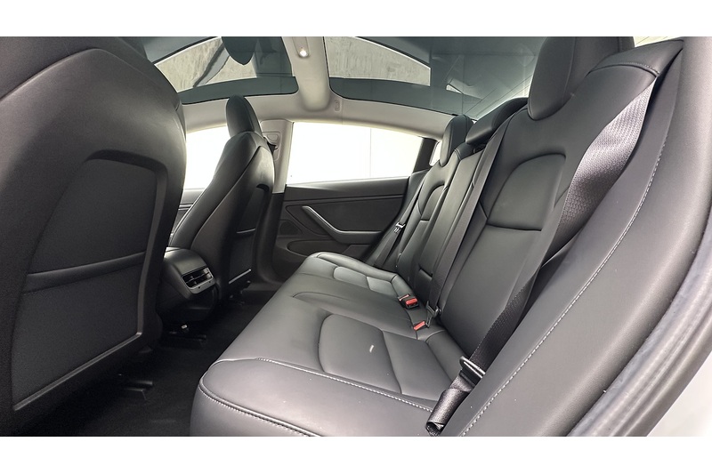 Tesla Model 3 Standard Range Plus - U4180