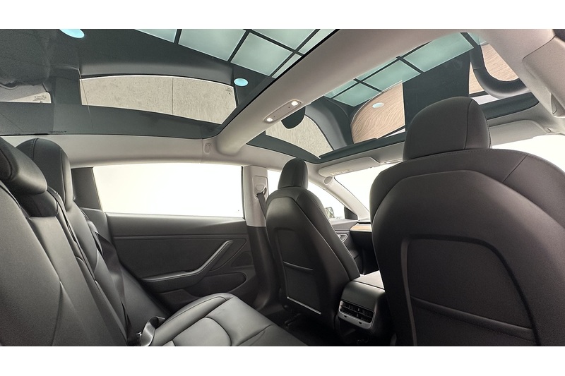 Tesla Model 3 Standard Range Plus - U4180