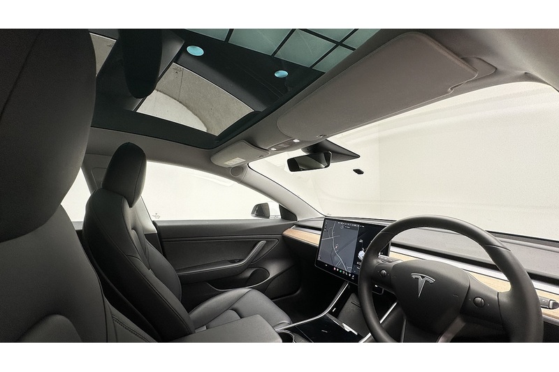 Tesla Model 3 Standard Range Plus - U4180