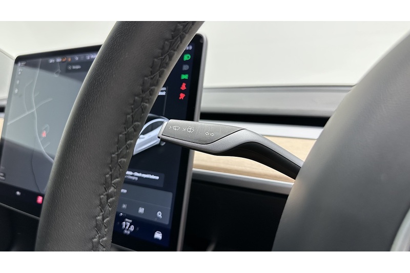 Tesla Model 3 Standard Range Plus - U4180