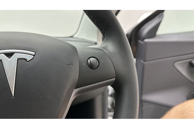 Tesla Model 3 Standard Range Plus - U4180