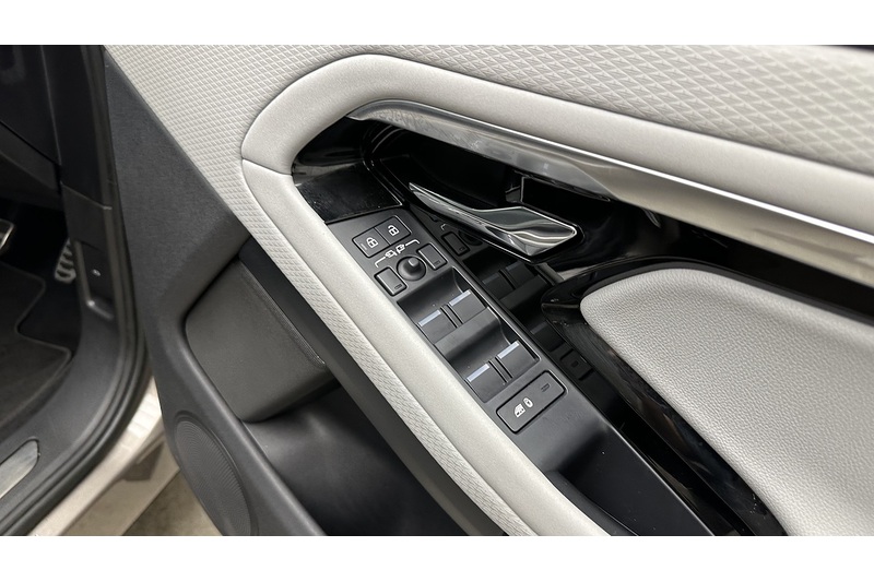 Land Rover Range Rover Evoque P300e Edition - U4209
