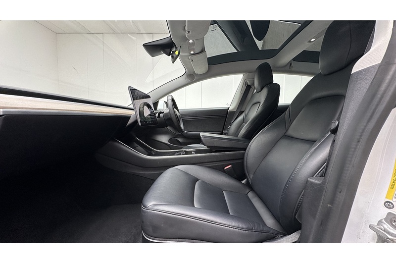 Tesla Model 3 Standard Range Plus - U4214