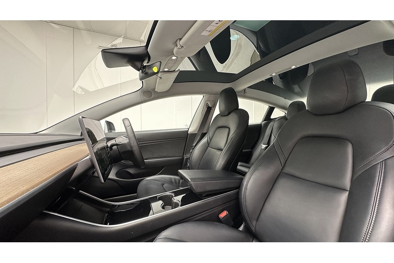 Tesla Model 3 Standard Range Plus - U4214