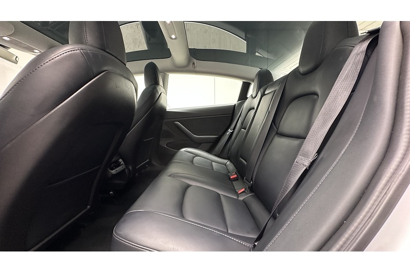 Tesla Model 3 Standard Range Plus - U4214