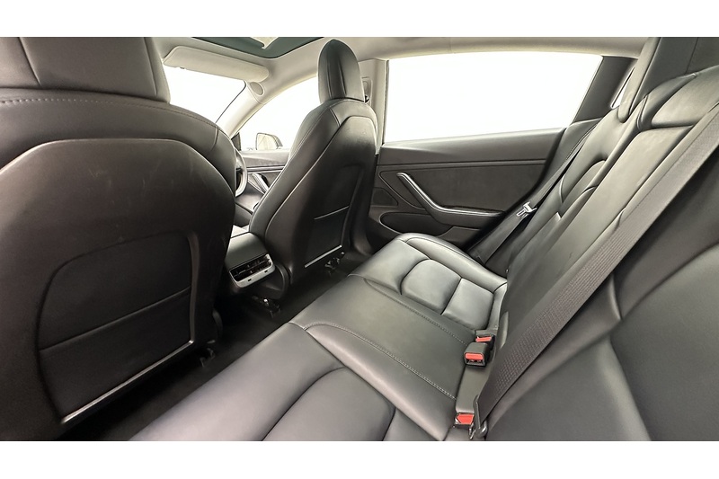 Tesla Model 3 Standard Range Plus - U4214