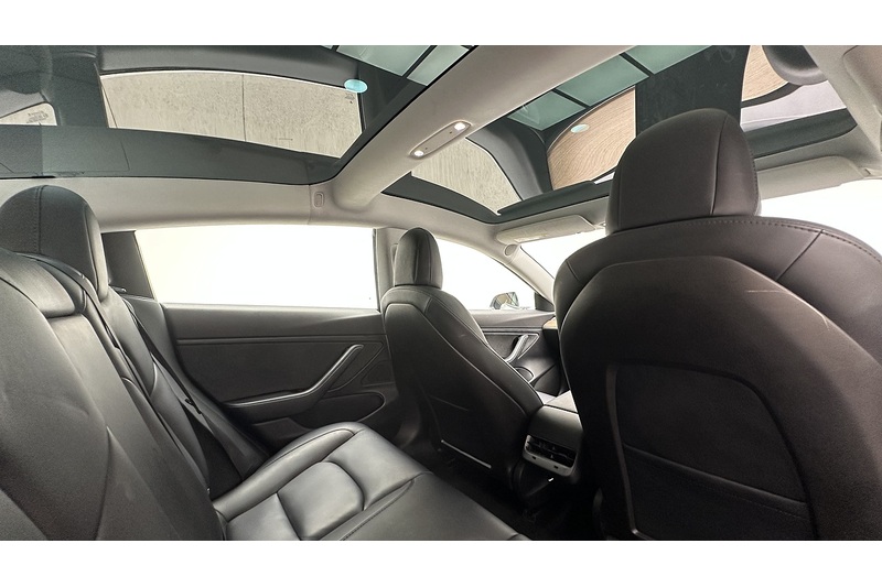 Tesla Model 3 Standard Range Plus - U4214