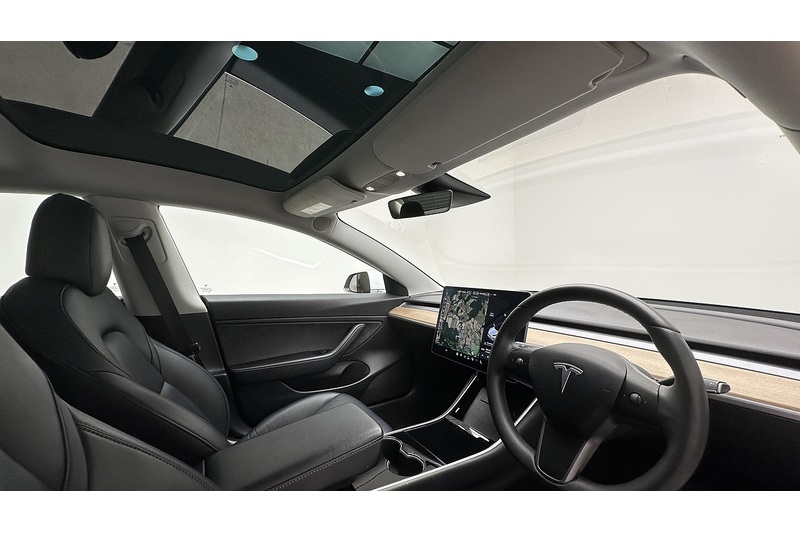 Tesla Model 3 Standard Range Plus - U4214