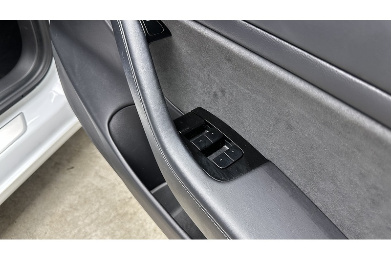 Tesla Model 3 Standard Range Plus - U4214