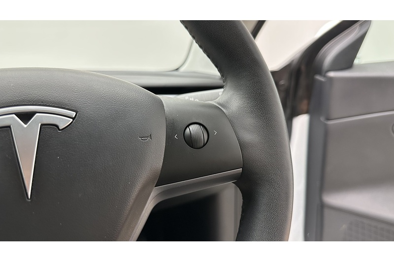 Tesla Model 3 Standard Range Plus - U4214