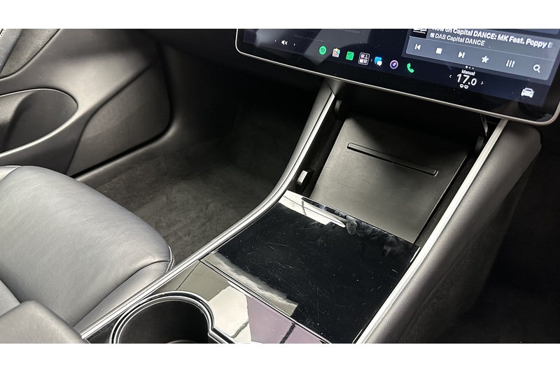 Tesla Model 3 Standard Range Plus - U4214