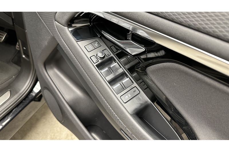 Land Rover Range Rover Evoque P250 MHEV R-Dynamic - U4271