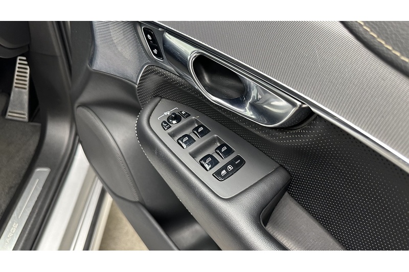 Volvo XC90 h T8 R-Design Pro - U4287
