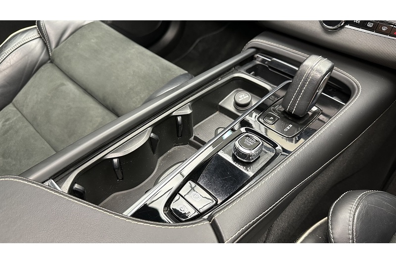 Volvo XC90 h T8 R-Design Pro - U4287