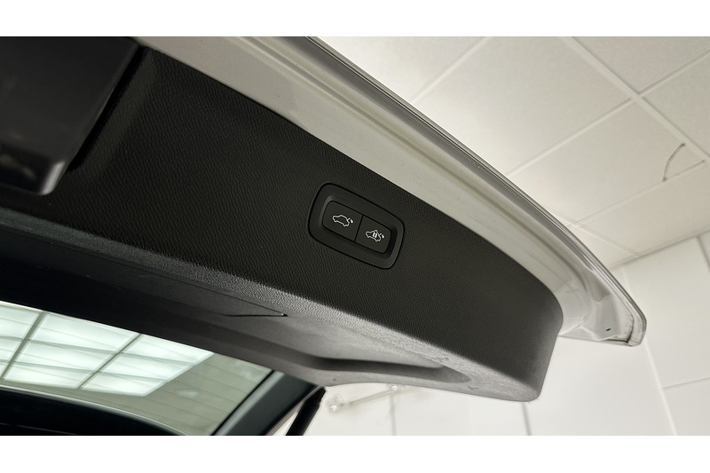Volvo XC90 h T8 R-Design Pro - U4287