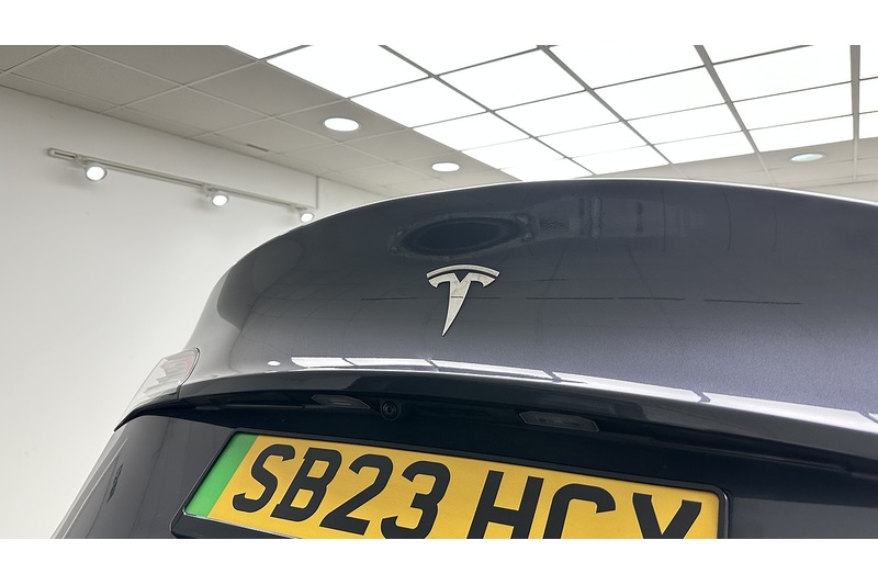 Tesla Model Y Long Range - U4288