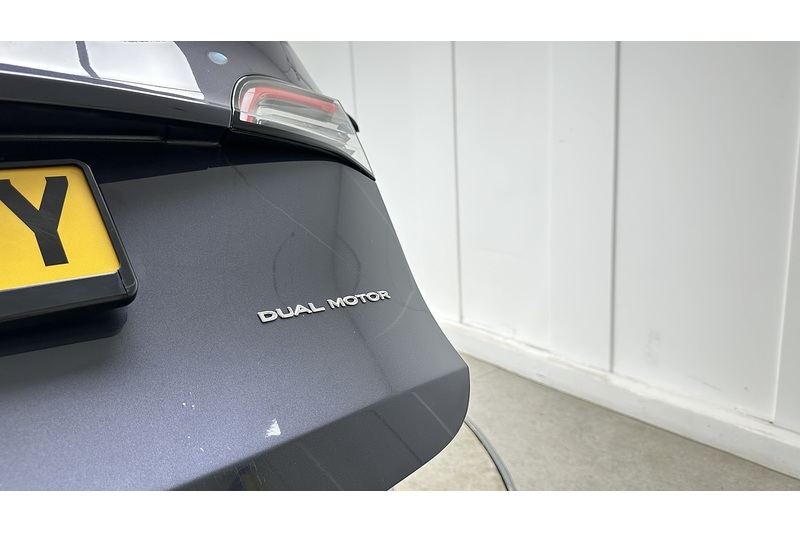Tesla Model Y Long Range - U4288