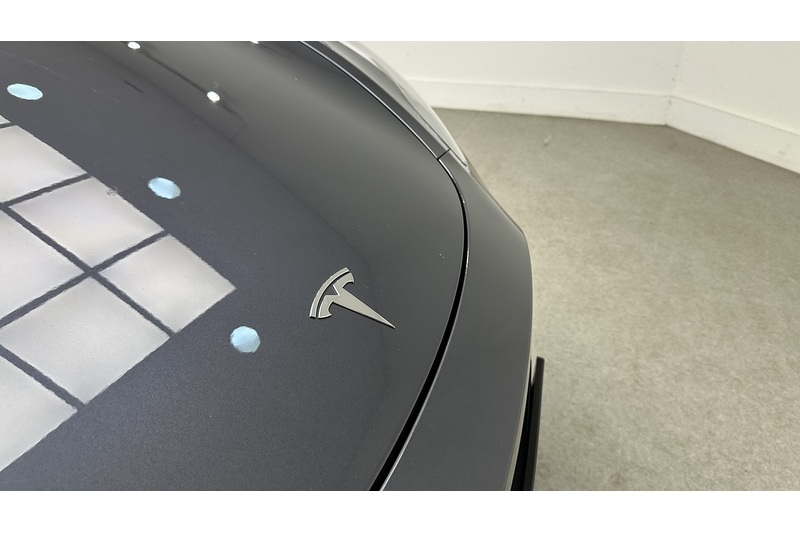Tesla Model Y Long Range - U4288
