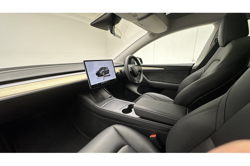 Tesla Model Y Long Range - U4288