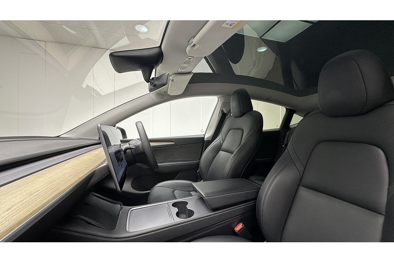 Tesla Model Y Long Range - U4288