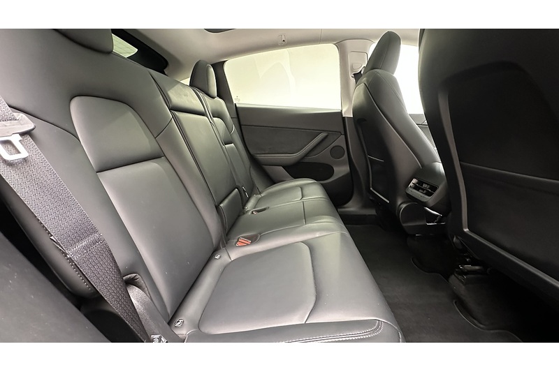 Tesla Model Y Long Range - U4288
