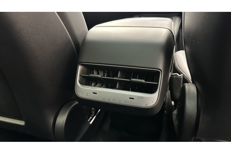 Tesla Model Y Long Range - U4288