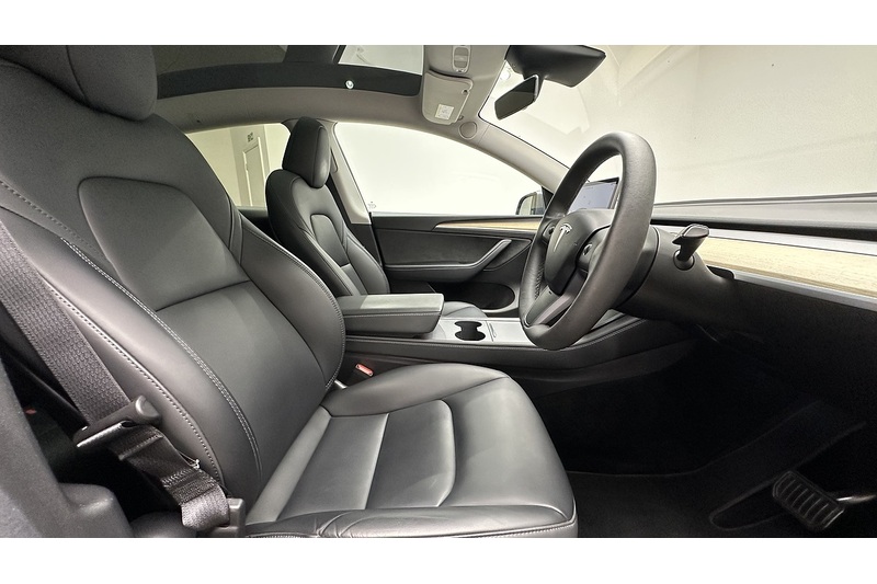 Tesla Model Y Long Range - U4288