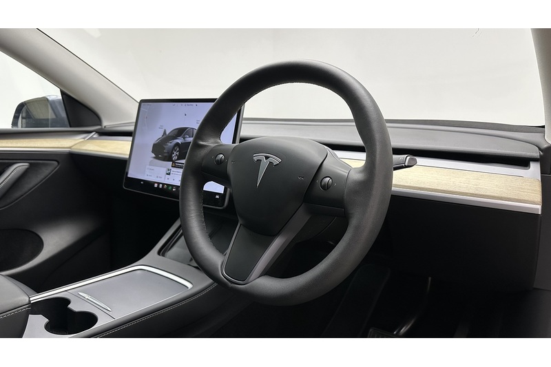 Tesla Model Y Long Range - U4288