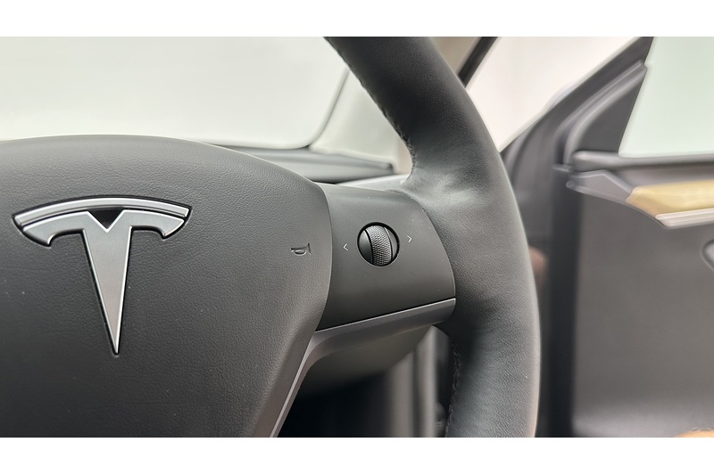 Tesla Model Y Long Range - U4288