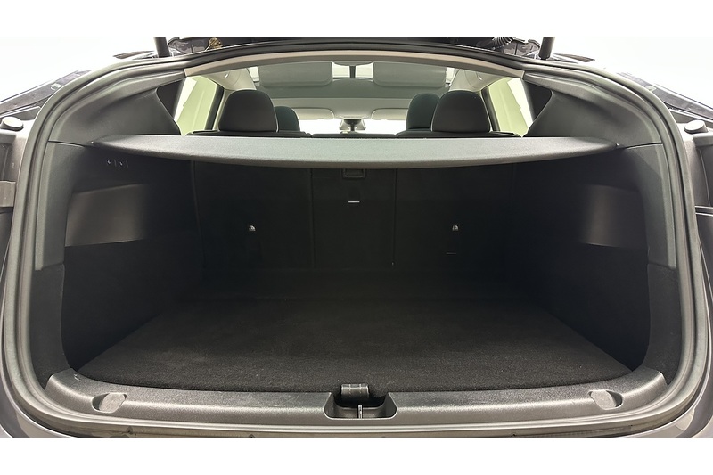 Tesla Model Y Long Range - U4288