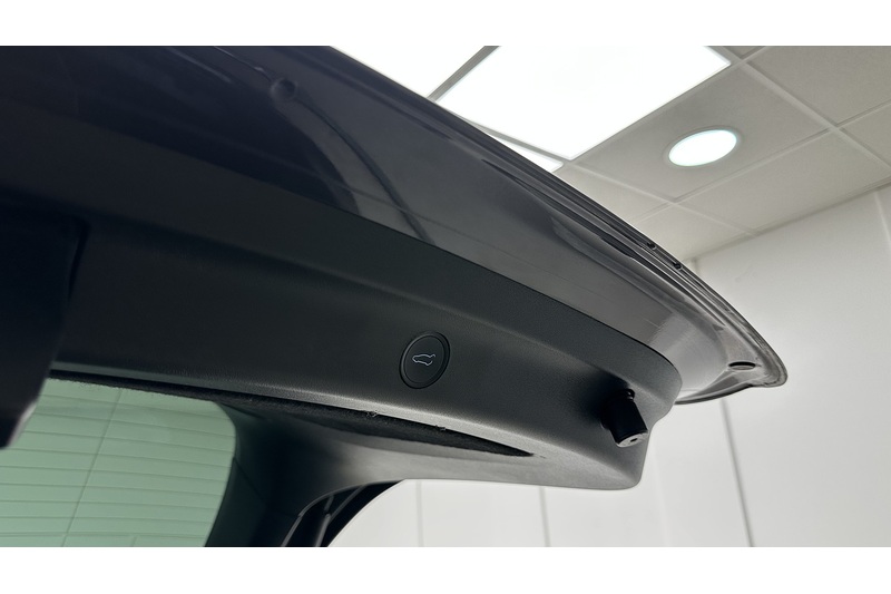 Tesla Model Y Long Range - U4288