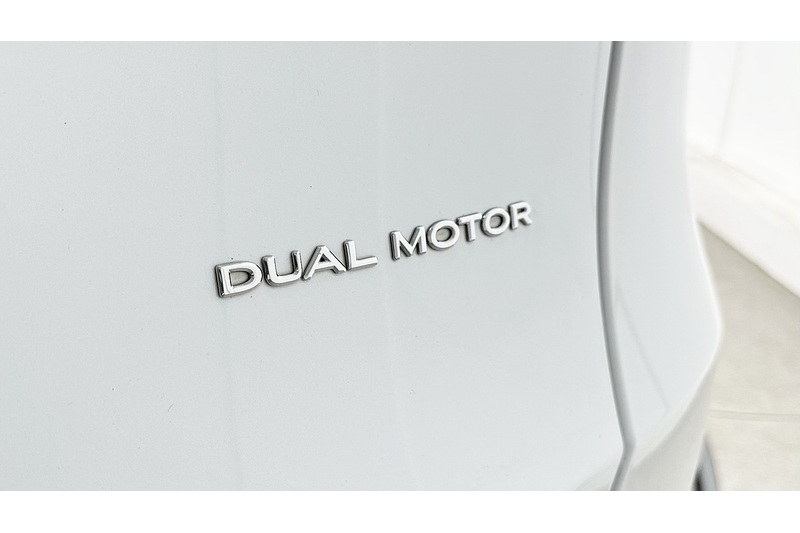 Tesla Model Y Long Range - U4319
