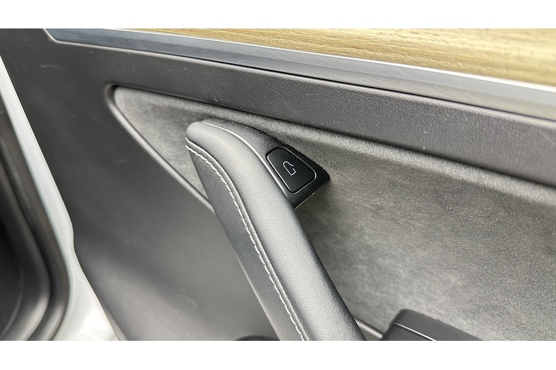 Tesla Model Y Long Range - U4319