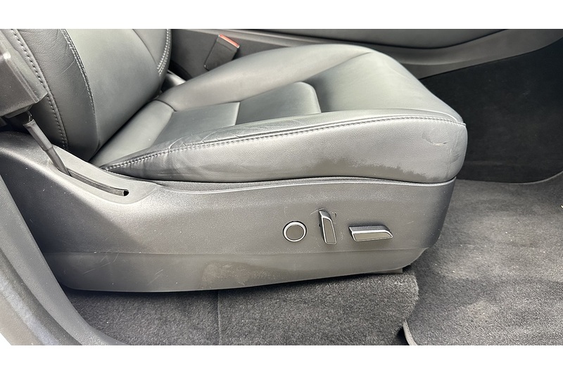 Tesla Model Y Long Range - U4319