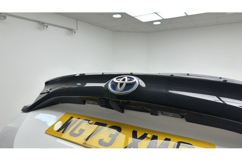 Toyota Yaris VVT-h Design - U4334
