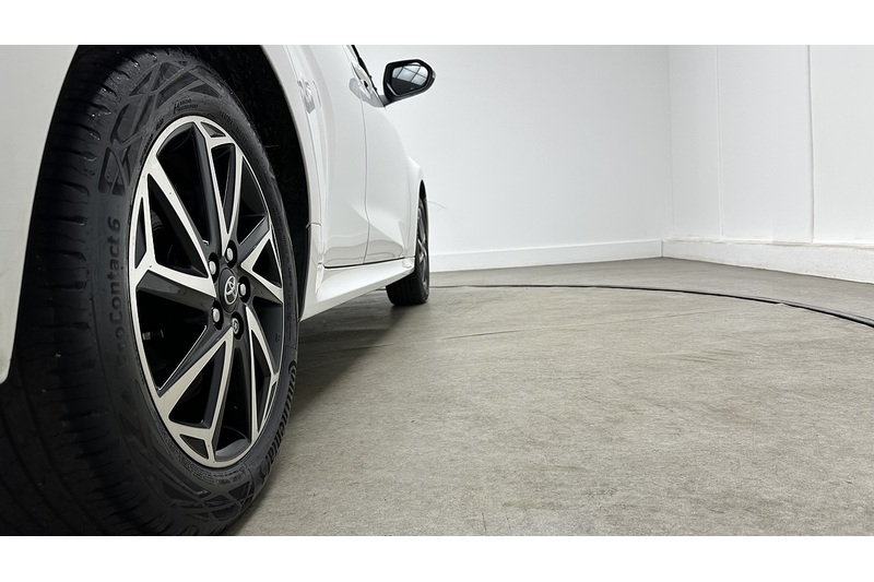 Toyota Yaris VVT-h Design - U4334