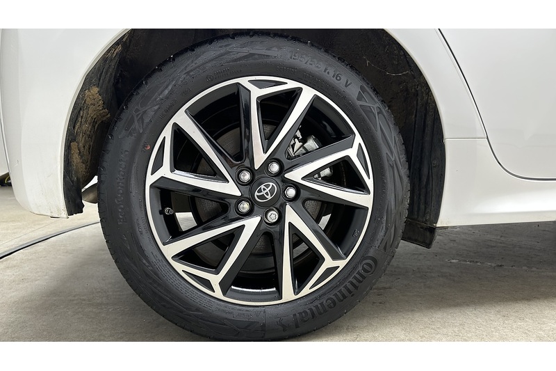 Toyota Yaris VVT-h Design - U4334