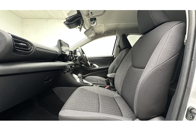 Toyota Yaris VVT-h Design - U4334