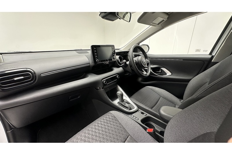 Toyota Yaris VVT-h Design - U4334