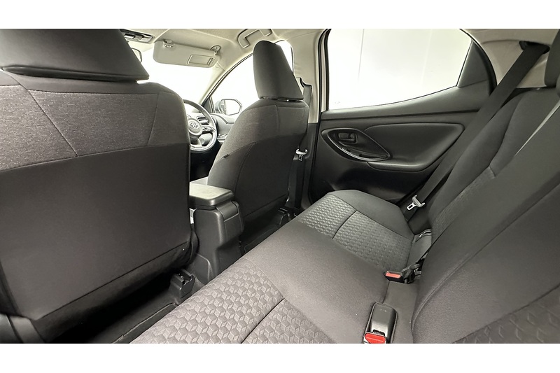 Toyota Yaris VVT-h Design - U4334