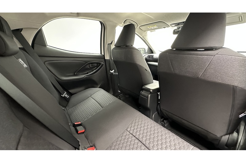 Toyota Yaris VVT-h Design - U4334