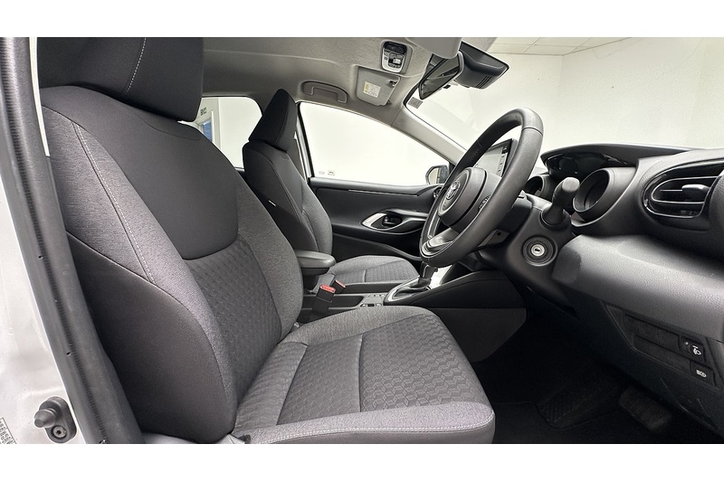 Toyota Yaris VVT-h Design - U4334