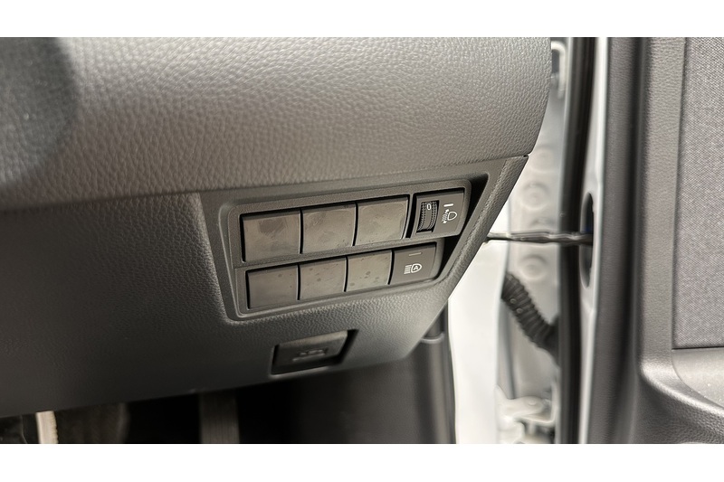Toyota Yaris VVT-h Design - U4334