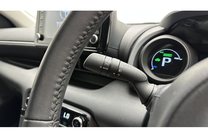 Toyota Yaris VVT-h Design - U4334