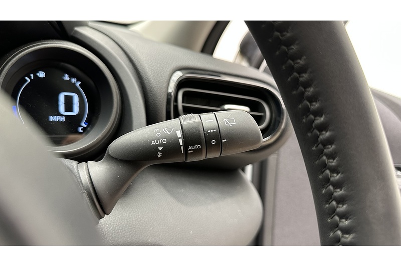 Toyota Yaris VVT-h Design - U4334