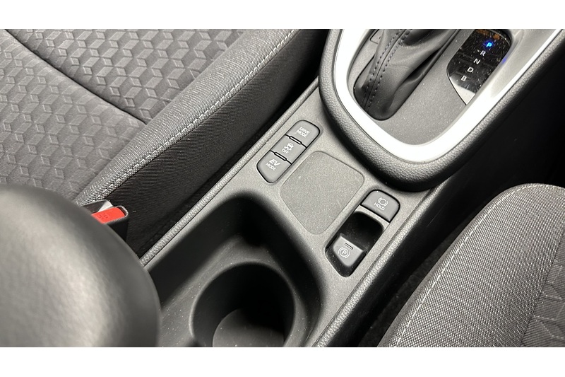 Toyota Yaris VVT-h Design - U4334