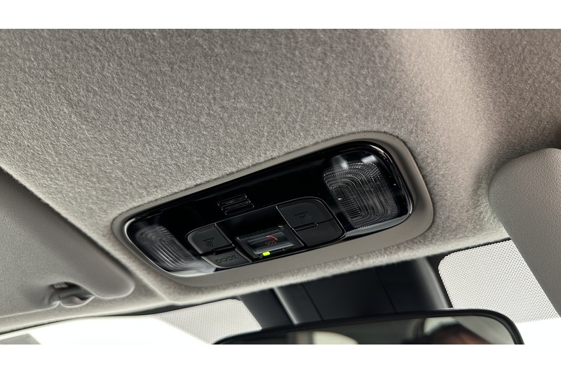 Toyota Yaris VVT-h Design - U4334