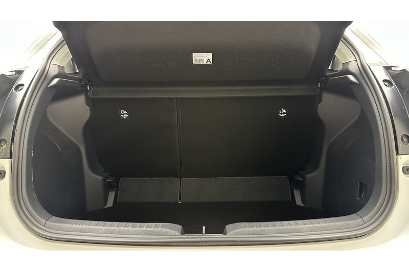 Toyota Yaris VVT-h Design - U4334