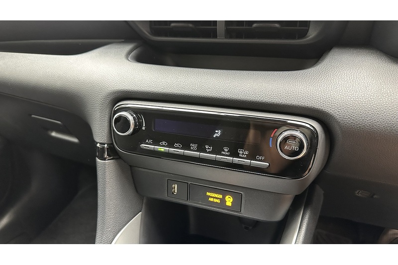 Toyota Yaris VVT-h Icon - U4338