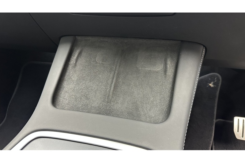 Tesla Model Y Performance - U4345